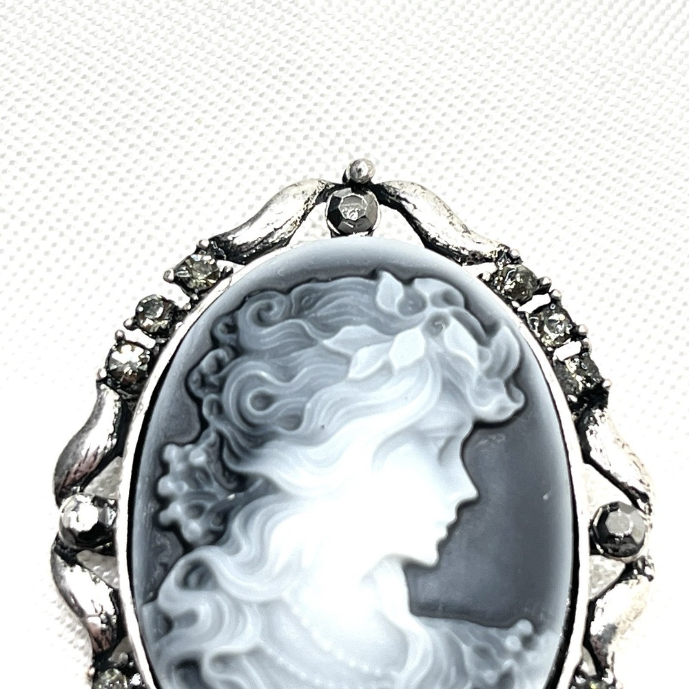 Cameo Lady Grecian Black & White Pendant/Brooch Crystals Set In Filigree Border - Picture 4 of 8